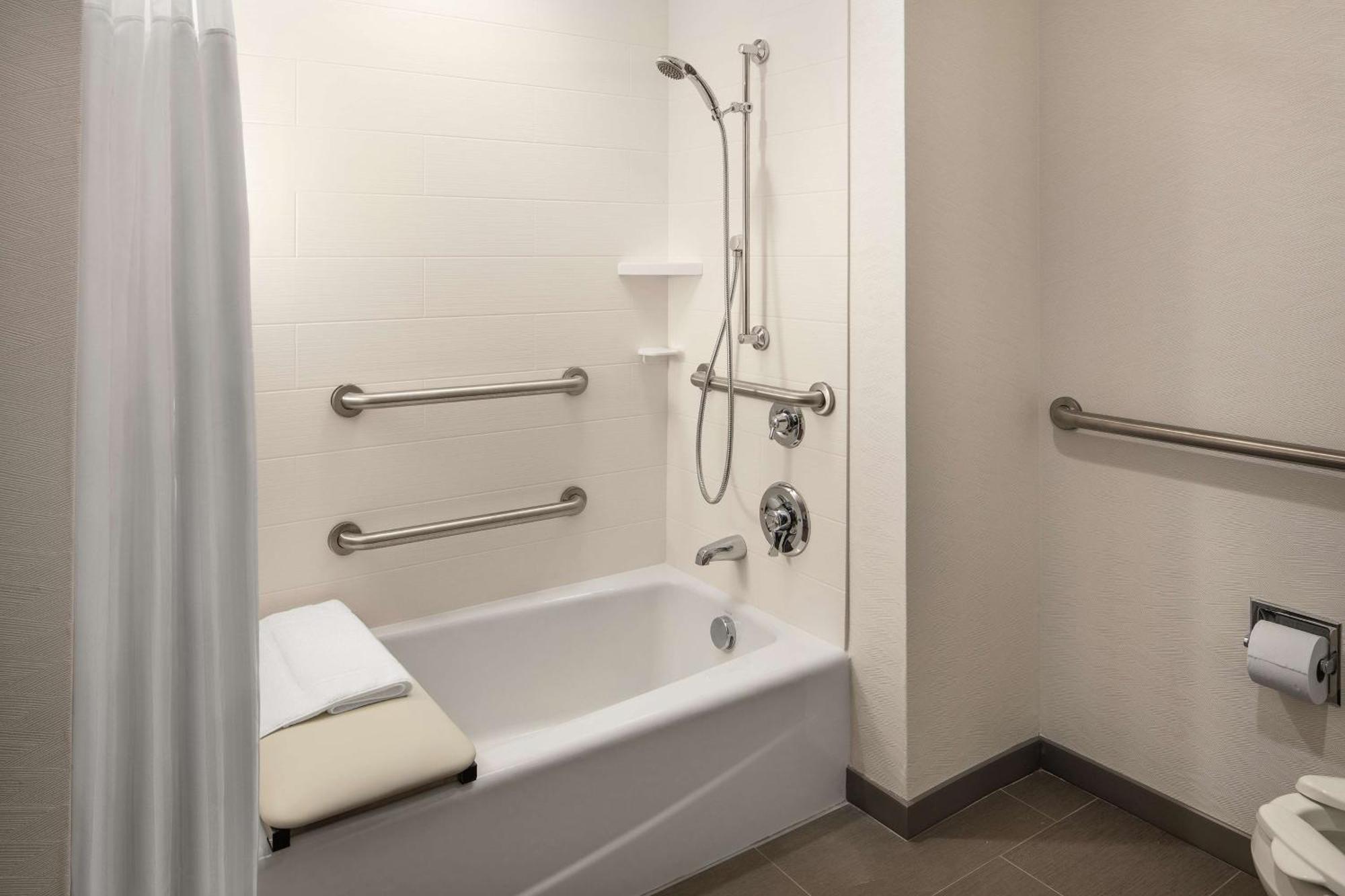 Hotel Hilton Garden Airport Natomas 3*